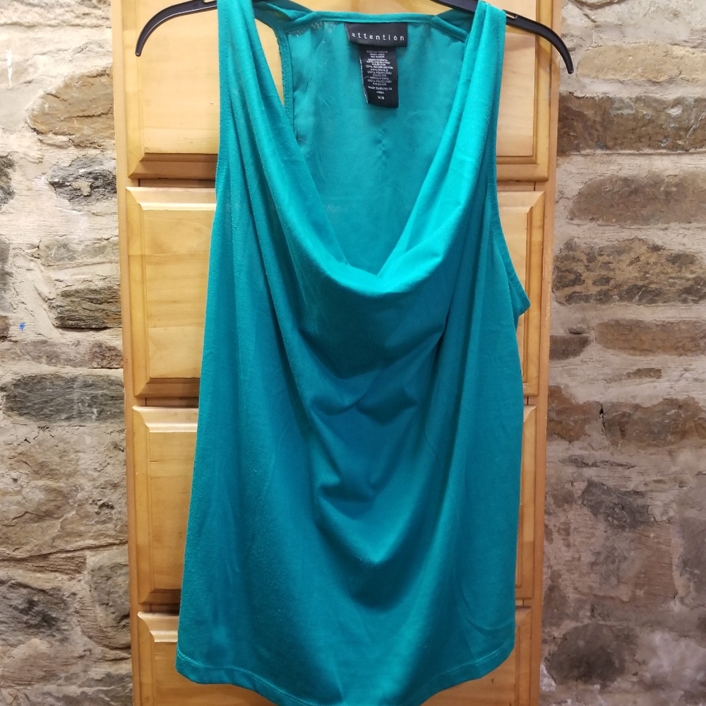 Attention Green sleeveless Scoop-Neck Top
